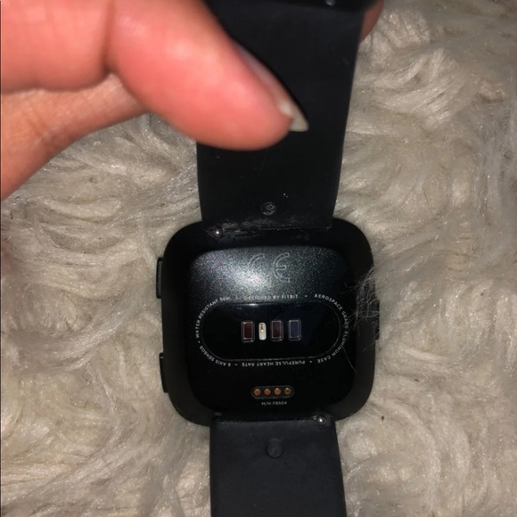 Fitbit Versa - Picture 3 of 5